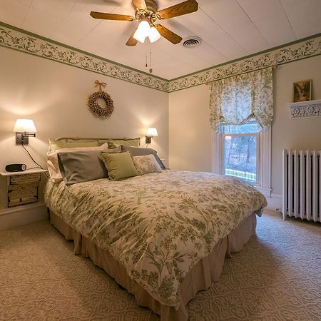 Hudson Manor Bed & Breakfast Watkins Glen Exteriör bild