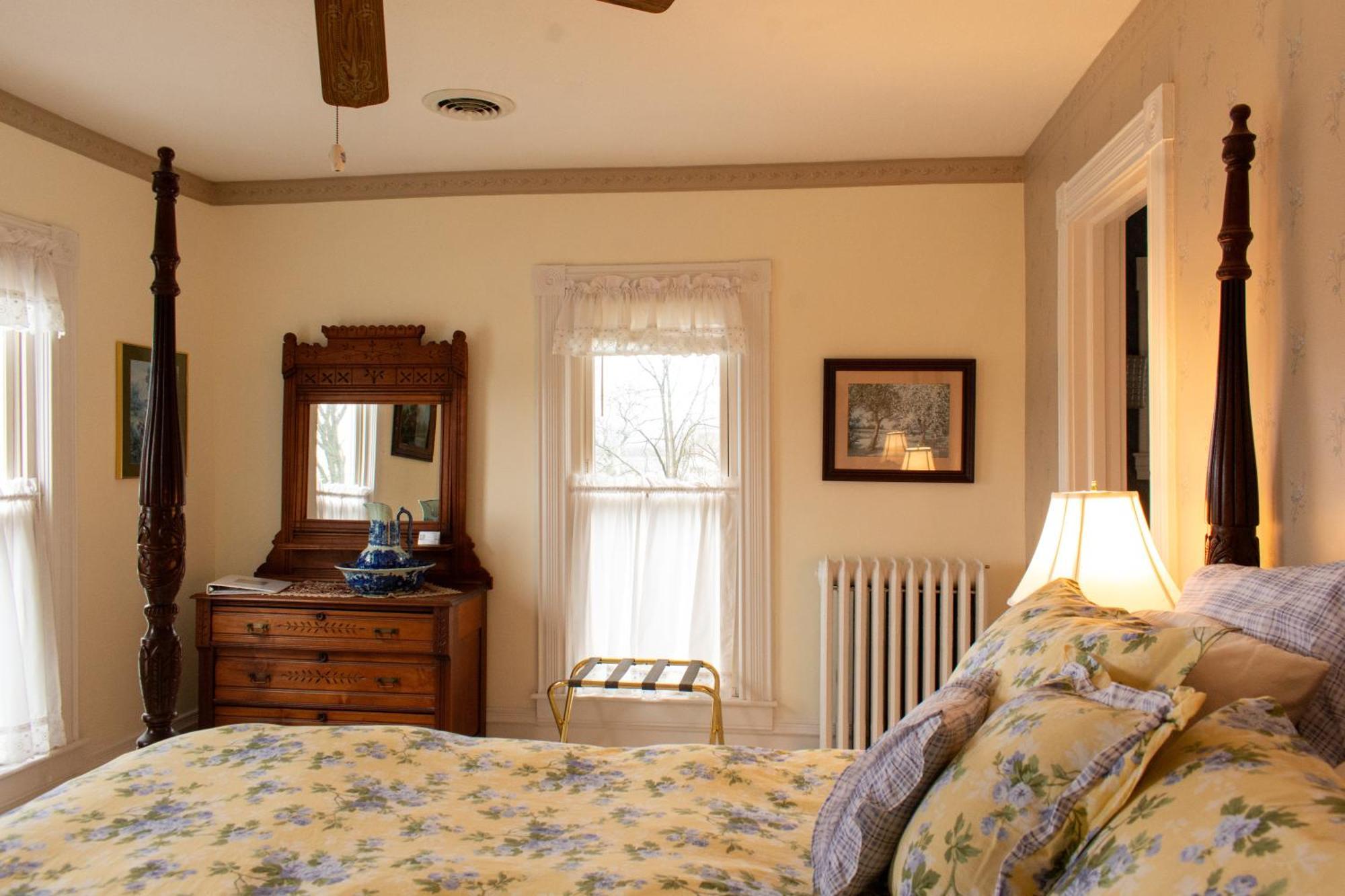 Hudson Manor Bed & Breakfast Watkins Glen Exteriör bild