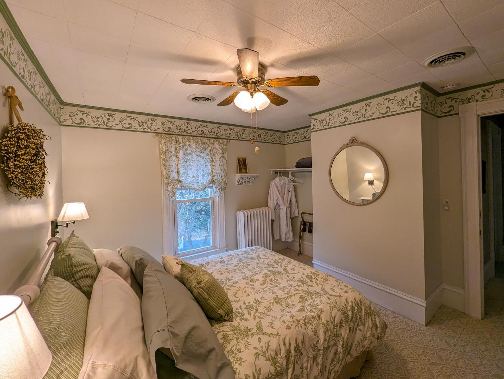 Hudson Manor Bed & Breakfast Watkins Glen Exteriör bild