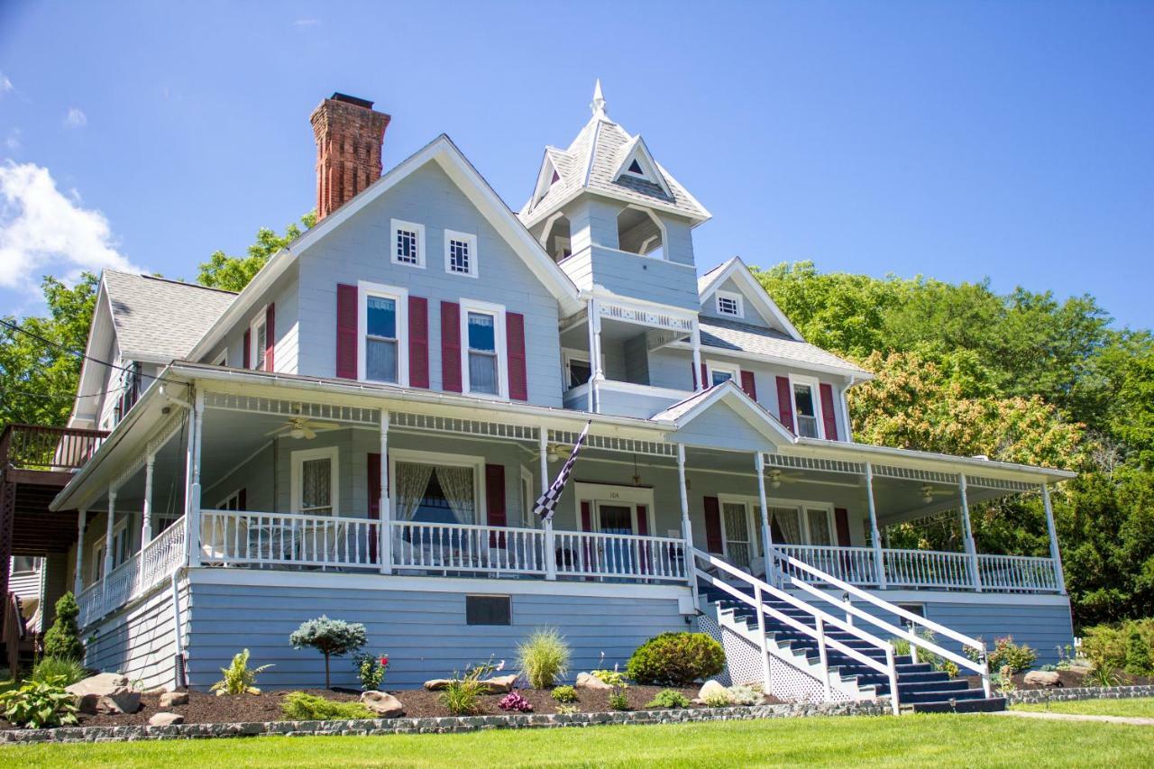 Hudson Manor Bed & Breakfast Watkins Glen Exteriör bild